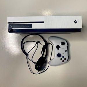 Xbox One w/ Remote and headset